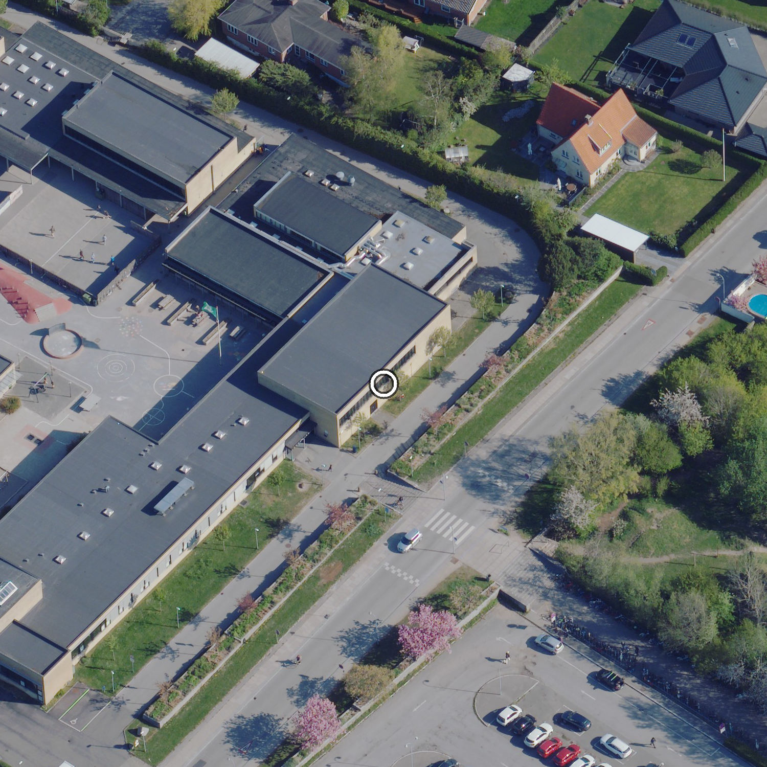 Skråfoto af Langhøjskolen